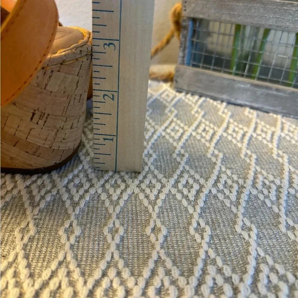 Born Women’s Size 9M Du Jour Heel Light Pale Orange Leather Ankle Strap
Buckle - Picture 9 of 11